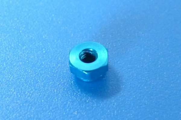 TOYz BAR☆ミニ四駆GUP 15500 2mmアルミロックナット（ブルー5個）。拡大写真。