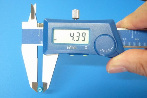 TOYz BAR☆ミニ四駆GUP 15500 2mmアルミロックナット（ブルー5個）。サイズ測定。