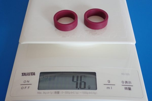 TOYz BAR☆ミニ四駆GUP 95389 ローフリクション 大径ローハイトタイヤ （2本 マルーン）。タイヤ重量測定。